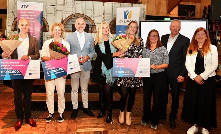 V.l.n.r. Wouter Beek, Nikki Spil, Jeroen Verwoort, Esther Rommel, Anne Twilt, Karin Maatje, Leen Wisker, Vera van Vuuren